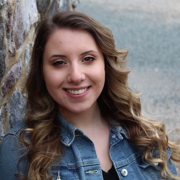 Meet your Posher, Julia - Picture 1 of 2